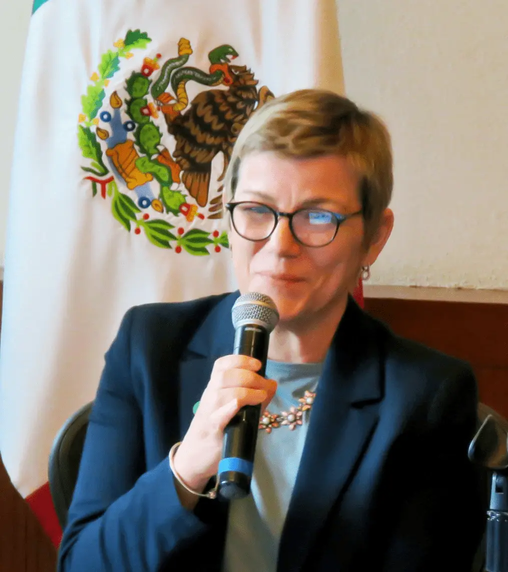 Julia Unger - Moderadora